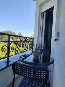 a balcony with a table and chairs on a balcony at Apartman Lola Palić II in Palić