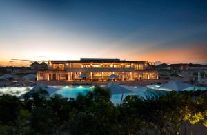 Bazén v ubytování Mequfi Beach Resort nebo v jeho okolí