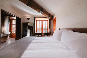 Postel nebo postele na pokoji v ubytování Surf Hotel & Chateau