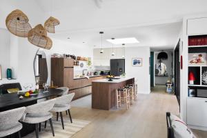 a kitchen and living room with a table and chairs at Les Villas Majolie - Villa 13 Océan - 5 étoiles in Combrit