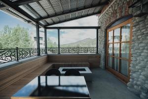 Nespecifikovaný výhled na hory nebo výhled na hory při pohledu z hotelu