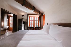 Postel nebo postele na pokoji v ubytování Surf Hotel & Chateau