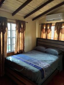 Postel nebo postele na pokoji v ubytování AJs Cottage Escape
