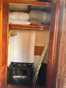 Pograd oz. pogradi v sobi nastanitve AJs Cottage Escape