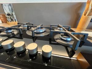 a stove top with four burners on top of it at Le Vele Del Cigno in Peschiera del Garda +21 photos