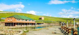 a building on a hill next to a body of water at Sagamo in Sagamo