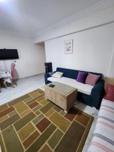 a living room with a couch and a table at العالمين in El Alamein