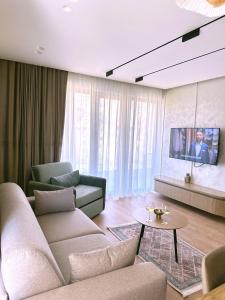TV a/nebo společenská místnost v ubytování Marina Luxury Apartments