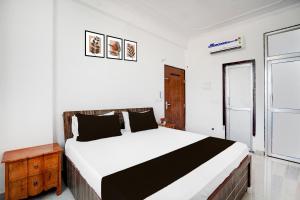 Ліжко або ліжка в номері Collection O Jaipur Junction Formerly Hotel SK Palace