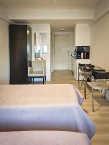 a hotel room with a bed and a table and chairs at Tempora 621 in Buenos Aires