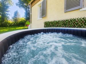 Φωτογραφία από το άλμπουμ του Maison Nature, Jacuzzi, 10 min de Disneyland Paris σε Montry +13 φωτογραφίες