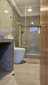 A bathroom at Amaru TreeHouse