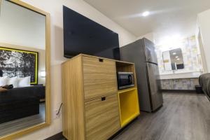 Kuchyň nebo kuchyňský kout v ubytování Super 8 by Wyndham Jasper TX