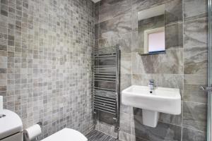 Bilik mandi di Park Square Apartments Leeds