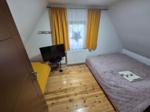 Postel nebo postele na pokoji v ubytování Stašina vikendica Divčibare