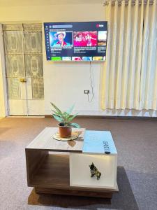 Μια τηλεόραση ή/και κέντρο ψυχαγωγίας στο Loft Emadi Ayacucho