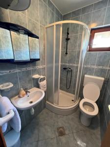 Kúpeľňa v ubytovaní Apartments Dada + 37 fotografií