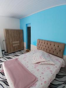 Postel nebo postele na pokoji v ubytování Vip Hortência + 4 fotografie