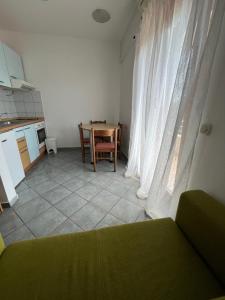 Kuchyňa alebo kuchynka v ubytovaní Apartments Dada