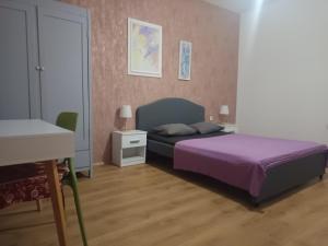 Postel nebo postele na pokoji v ubytování Bright and Colourful Apartment Luce -Sandy beach