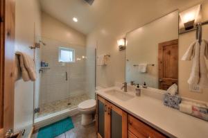 Ένα μπάνιο στο Casa Moab Hideaway - Downtown - Outdoor Sauna! +42 φωτογραφίες