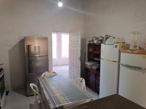 Kuchyň nebo kuchyňský kout v ubytování Aluguel por temporada em Luis Correia