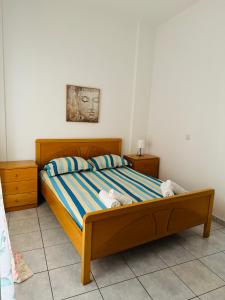 a bedroom with a bed with two pillows at Polivios Apartment in Térsa