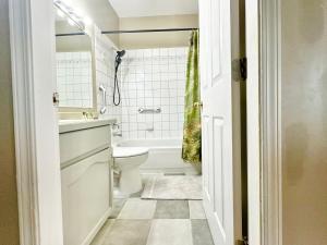Bilik mandi di Golden Ears Serenity +21 gambar