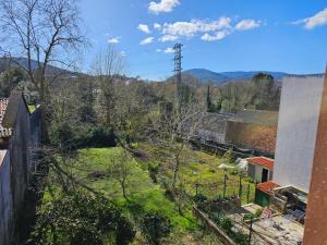 En generel udsigt til bjerge eller udsigt til bjerge taget fra lejligheden