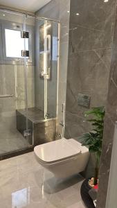 Koupelna v ubytování Luxury 1BR Apartment with Stunning View
