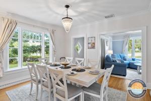 Posezení v ubytování Labelle Blue Haven Relaxing Williams Bay Getaway + 27 fotografií