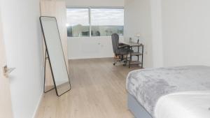 Postel nebo postele na pokoji v ubytování Stylish 1BR Flat in Milton Keynes Central + 13 fotografií