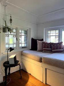 Χώρος καθιστικού στο Spacious Beachside Apartment