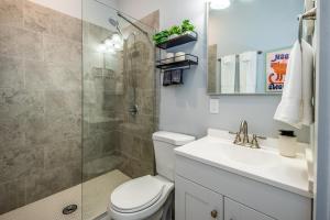 Ένα μπάνιο στο OTR 2 Lux Queen Beds Sleeps 5ppl Light Rail Wifi +18 φωτογραφίες