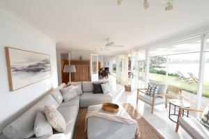 Whalers Rest Ocean front Whale watching的休息区