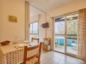 Bazén v ubytování Appartement lumineux avec climatisation et animaux admis, Barbotan-les-Thermes - FR-1-841-6 nebo v jeho okolí