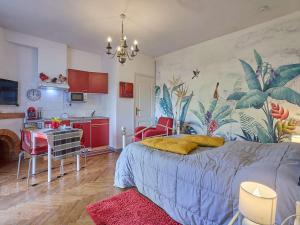 TV a/nebo společenská místnost v ubytování Studio climatisé avec jardin, wifi et animaux admis à Barbotan-les-Thermes - FR-1-841-11