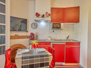 Kuchyň nebo kuchyňský kout v ubytování Studio climatisé avec jardin, wifi et animaux admis à Barbotan-les-Thermes - FR-1-841-11