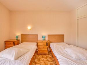 two beds in a room with two nightstands and two beds sidx sidx sidx at Studio lumineux avec balcon exposé sud pour 2 personnes - FR-1-841-46 in Barbotan-les-Thermes