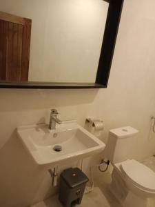 Koupelna v ubytování M E N T A R I hostel