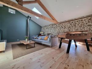 Gallery image of Gîte spacieux avec bain nordique et WiFi - FR-1-496-359 in Usson-en-Forez