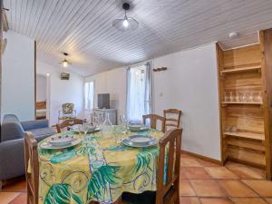 Gallery image of Charmant T2 avec terrasse fleurie, WiFi, animaux admis - FR-1-841-81 in Barbotan-les-Thermes