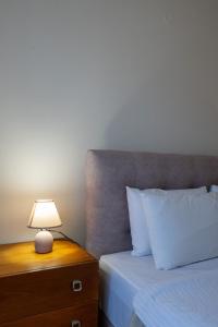 Postel nebo postele na pokoji v ubytování Mythos Suites-Aphrodite apartment