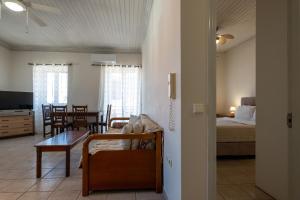 Postel nebo postele na pokoji v ubytování Mythos Suites-Aphrodite apartment