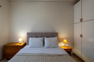Postel nebo postele na pokoji v ubytování Mythos Suites-Aphrodite apartment