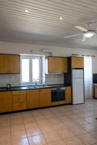 Kuchyň nebo kuchyňský kout v ubytování Mythos Suites-Aphrodite apartment