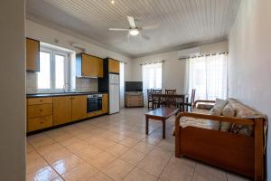 Kuchyň nebo kuchyňský kout v ubytování Mythos Suites-Aphrodite apartment