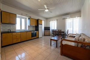 Kuchyň nebo kuchyňský kout v ubytování Mythos Suites-Aphrodite apartment