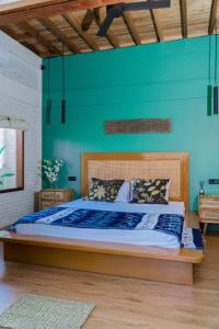 Postel nebo postele na pokoji v ubytování Mantra Yoga Homestay