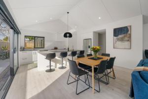 Posezení v ubytování Location on Point - Taupo + 20 fotografií